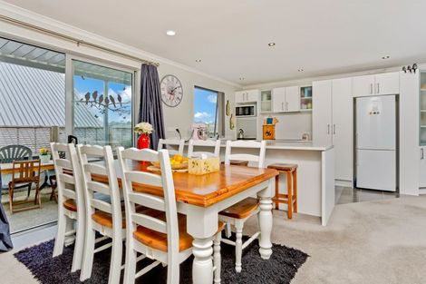 Photo of property in 15a Nimstedt Avenue, Oteha, Auckland, 0632