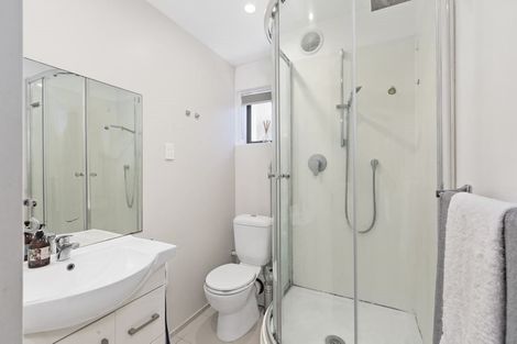 Photo of property in 1/31 Verran Road, Birkenhead, Auckland, 0626