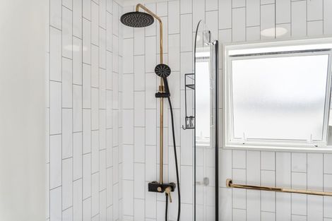 Photo of property in 2/2 Hatherley Place, Clendon Park, Auckland, 2103