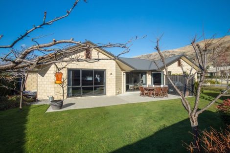 Photo of property in 35 Old Station Avenue, Wanaka, 9305