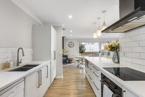 Photo of property in 26 Mirrabooka Avenue, Botany Downs, Auckland, 2010