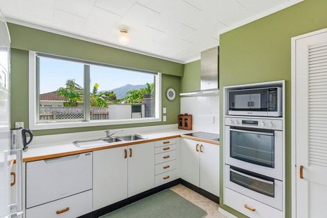 Photo of property in 48a Rewarewa Crescent, Waikanae, 5036
