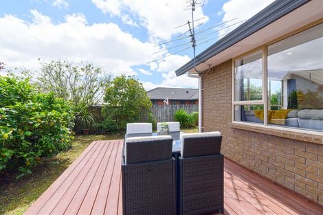 Photo of property in 8 Woodbank Drive, Glen Eden, Auckland, 0602