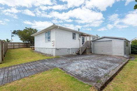 Photo of property in 47 Paparoa Road, Cockle Bay, Auckland, 2014
