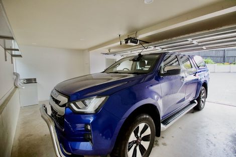 Photo of property in 88 Lantana Road, Green Bay, Auckland, 0604