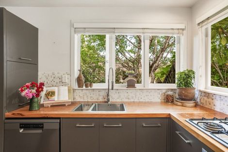 Photo of property in 37 Haruru Falls Road, Haruru, 0204