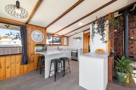 Photo of property in 6 Colonial Place, Kelvin Grove, Palmerston North, 4414