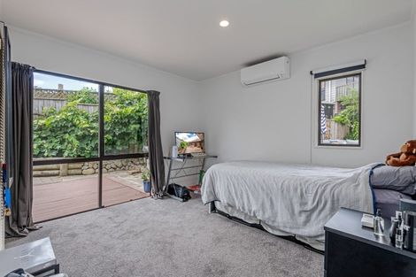 Photo of property in 1 Springdale Grove, Fitzherbert, Palmerston North, 4410