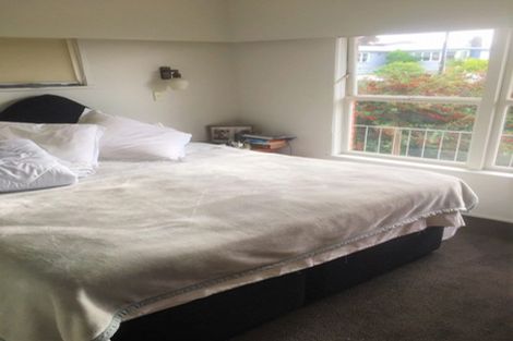 Photo of property in 2 Anne Road, Hillcrest, Auckland, 0627