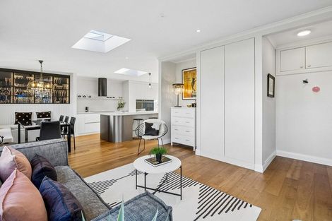 Photo of property in 17 Sandringham Street, Saint Clair, Dunedin, 9012