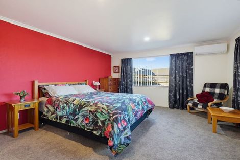 Photo of property in 28b Johnstone Drive, Fitzherbert, Palmerston North, 4410