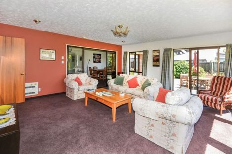 Photo of property in 98 Regency Crescent, Redwood, Christchurch, 8051