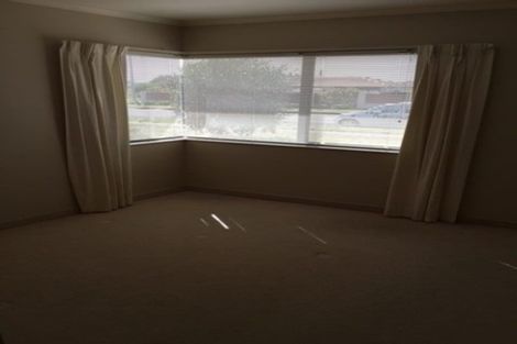 Photo of property in 98 Guildford Drive, Paraparaumu Beach, Paraparaumu, 5032