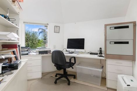 Photo of property in 27 Craig Road, Milford, Auckland, 0620