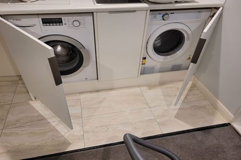 Photo of property in 11a Viridian Lane, Greenhithe, Auckland, 0632