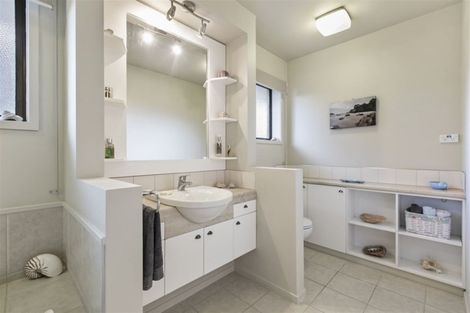 Photo of property in 79 Albatross Road, Red Beach, 0932