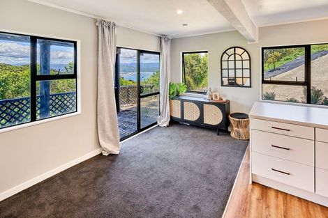 Photo of property in 16b Fernhaven Grove, Newlands, Wellington, 6037