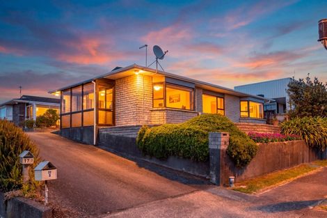 Photo of property in 1/17 Roy Terrace, Moturoa, New Plymouth, 4310