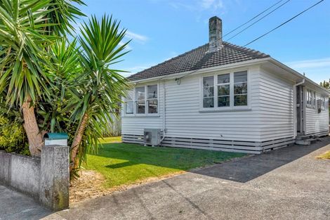 Photo of property in 23 Miro Street, Merrilands, New Plymouth, 4312