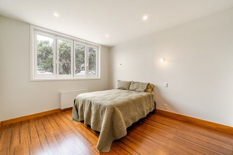 Photo of property in 141 Breaker Bay Road, Breaker Bay, Wellington, 6022