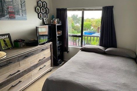 Photo of property in 141 West Harbour Drive, West Harbour, Auckland, 0618