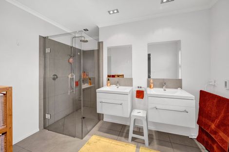 Photo of property in 27 Montague Grove, Stratford, 4332