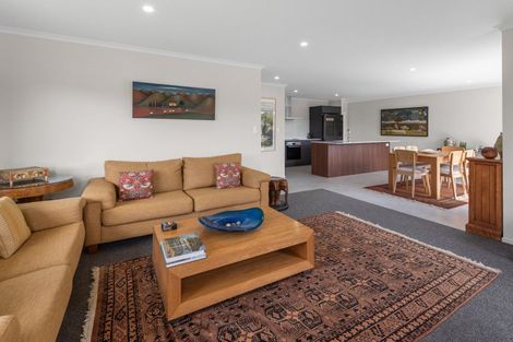 Photo of property in 1 Glenbervie Drive, Glenbervie, 0173