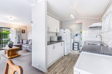 Photo of property in 2/6 Helena Street, Massey, Auckland, 0614