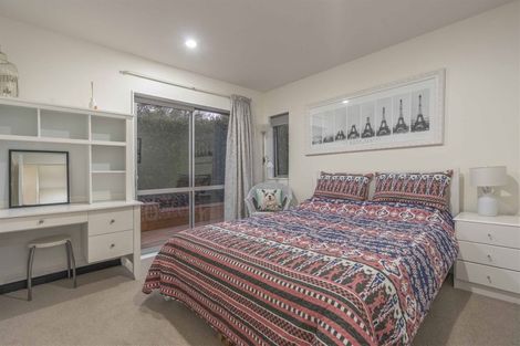 Photo of property in 13 Bintulu Place, Fairview Heights, Auckland, 0632