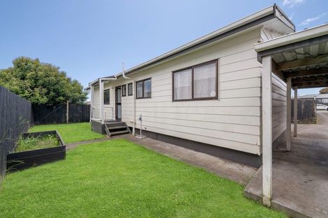 Photo of property in 2/103 Chichester Drive, Rosehill, Papakura, 2113