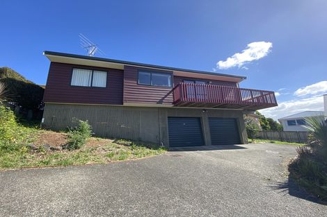 Photo of property in 1/76 Target Road, Totara Vale, Auckland, 0629