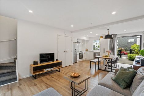 Photo of property in 31 Cessna Crescent, Mangere, Auckland, 2022