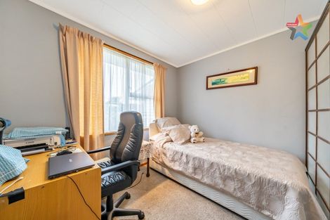Photo of property in 2 Honeysuckle Grove, Maungaraki, Lower Hutt, 5010