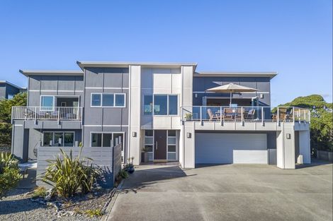 Photo of property in 11 Pharazyn Avenue, Waikanae Beach, Waikanae, 5036