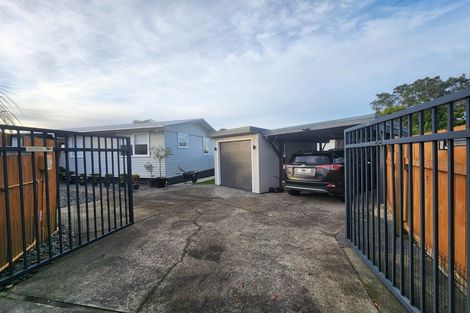 Photo of property in 3/93 Hobsonville Road, West Harbour, Auckland, 0618