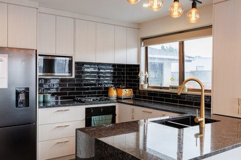 Photo of property in 3 Nicholson Street, Mayfair, Hastings, 4122