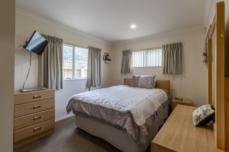 Photo of property in 1 Pohutukawa Grove, Titahi Bay, Porirua, 5022