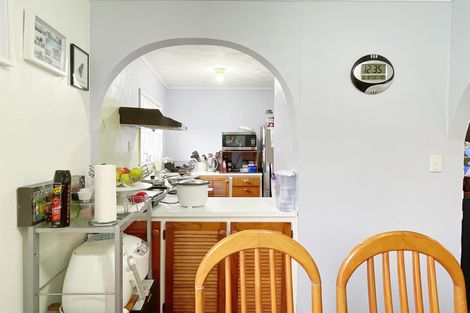 Photo of property in 37 Borich Road, Sunnyvale, Auckland, 0612