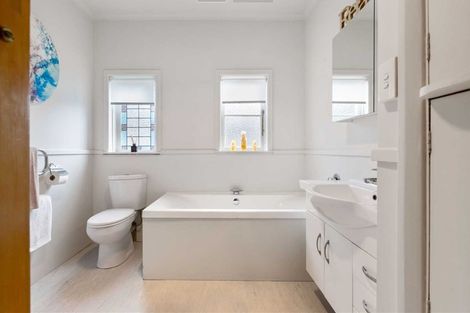 Photo of property in 12 Eastglen Road, Glen Eden, Auckland, 0602