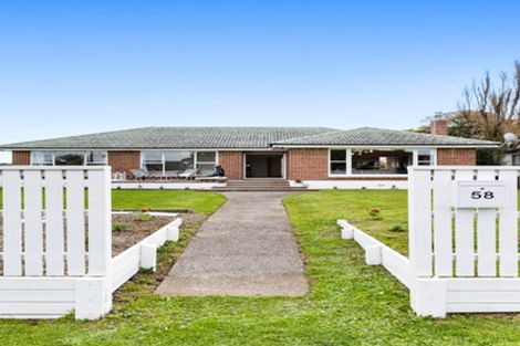 Photo of property in 58 Yeovil Road, Te Atatu Peninsula, Auckland, 0610