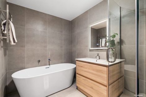 Photo of property in 5/145 Carlisle Road, Northcross, Auckland, 0632