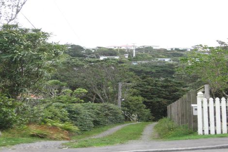 Photo of property in 9 Glanmire Road, Newlands, Wellington, 6037