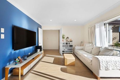 Photo of property in 1/15 Penruddocke Road, Half Moon Bay, Auckland, 2012