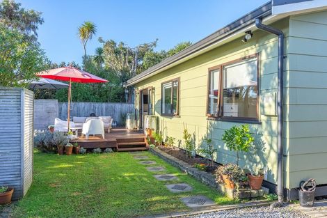 Photo of property in 27a Rauparaha Street, Waikanae Beach, Waikanae, 5036