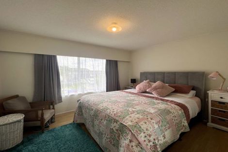 Photo of property in 1/3 Forsythe Place, Massey, Auckland, 0614