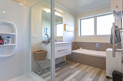 Photo of property in 80 Golden Shore Place, Coromandel, 3506