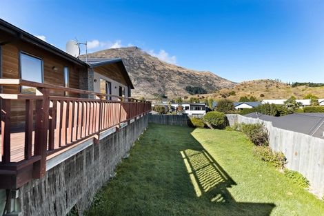 Photo of property in 42 Rere Road, Lake Hayes, Queenstown, 9304