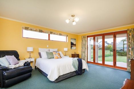 Photo of property in 25 Schnell Drive, Kelvin Grove, Palmerston North, 4414