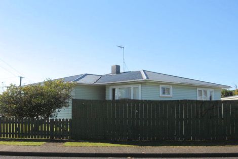 Photo of property in 1 Kerry Place, Papakura, 2110