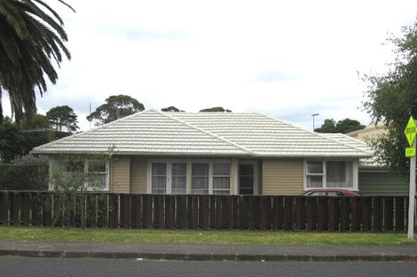 Photo of property in 2/13 Chartwell Avenue, Glenfield, Auckland, 0629